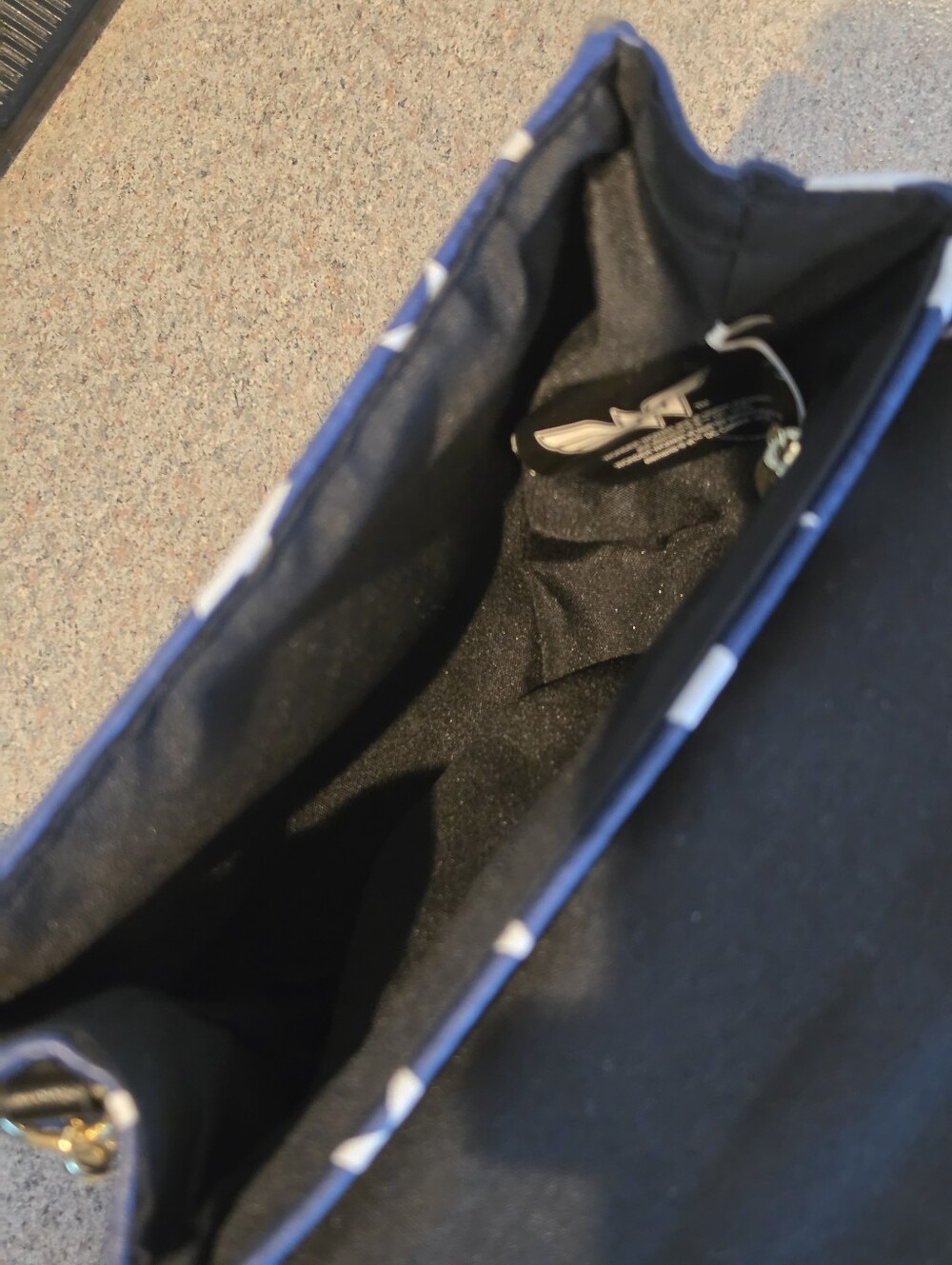 Wonder Woman Purse - Picture 7 of 9